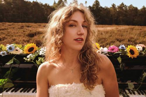 Pianist en zangeres Eline Verkuijl