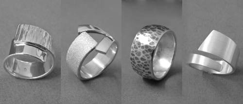 Vier zilveren ringen